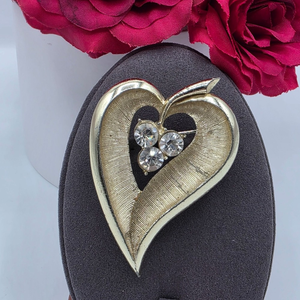 Vintage Gold Tone Heart Leaf Brooch Rhinestones Pin Jewelry Floral Mid‎ Century